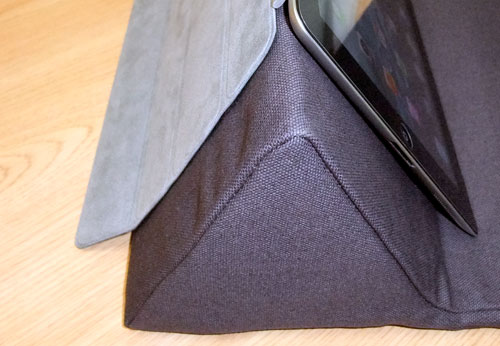 ipevo-padpillow-ipad-stand-review-black-stand-smart-cover