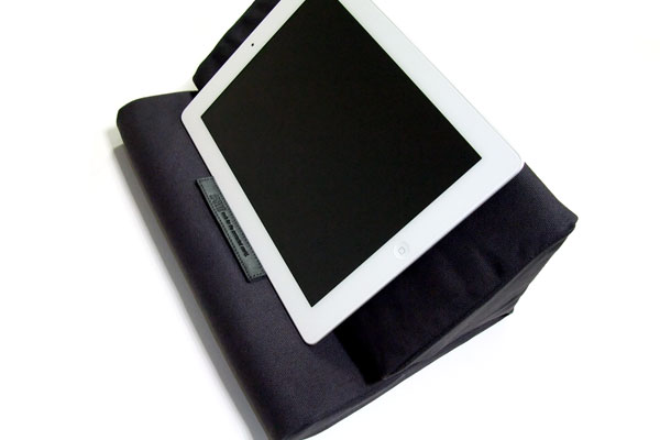 ipevo-padpillow-ipad-stand-review-black-stand-white-ipad