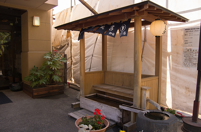 spirited-away-shibu-onsen-footbath-1