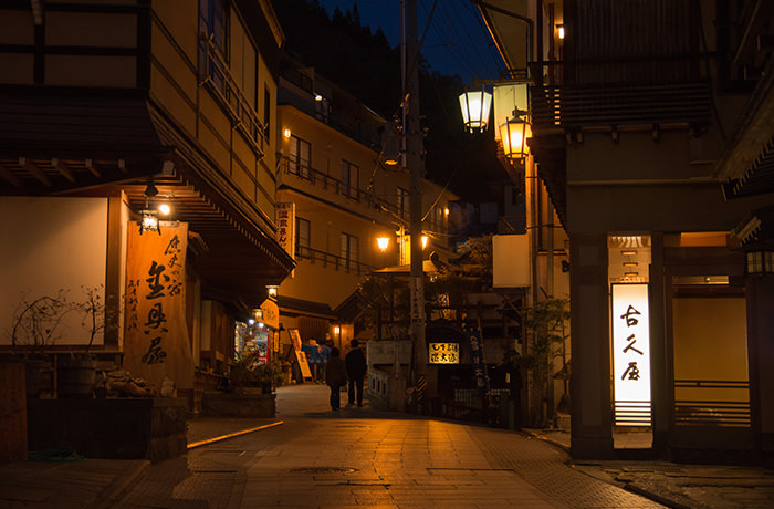 spirited-away-shibu-onsen-night-2