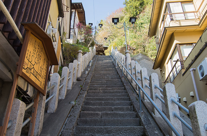 spirited-away-shibu-onsen-stairs