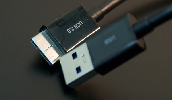 freecom-mg-review-usb-cable