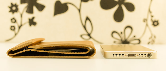 abrasus-thin-wallet-review-compare-empty-iphone-1