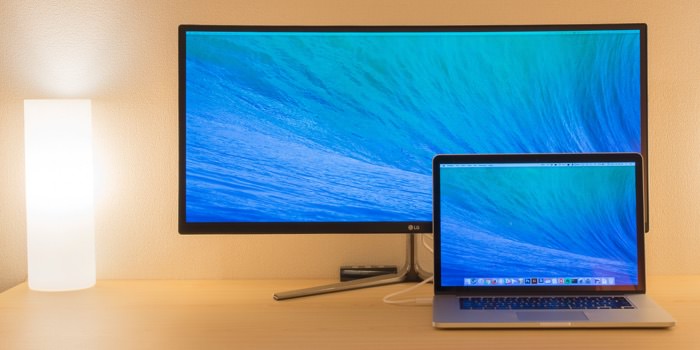 review-lg-34uc97s-compare-macbook-wallpaper