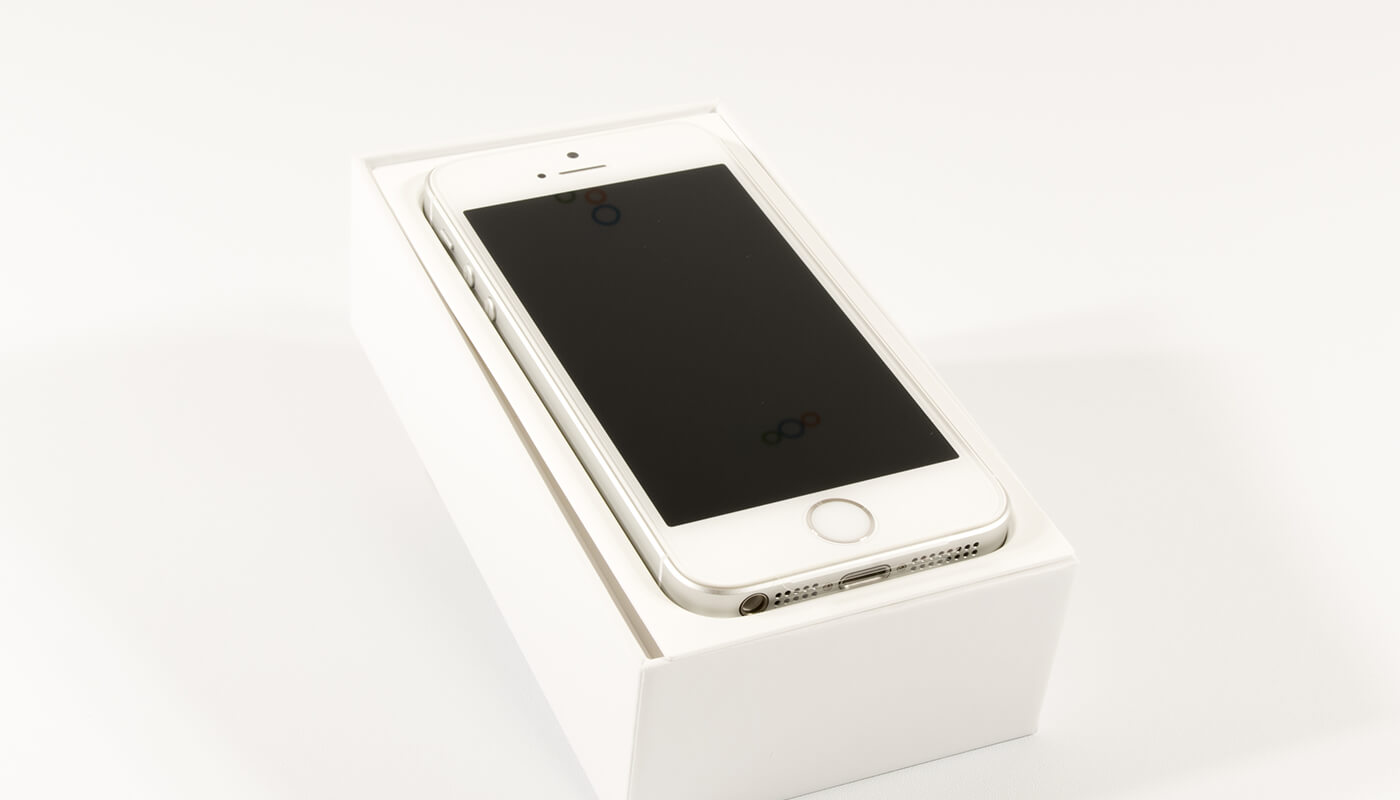 レビュー】復活した4インチiPhone『iPhone SE』。こんな安っぽさは、誰 