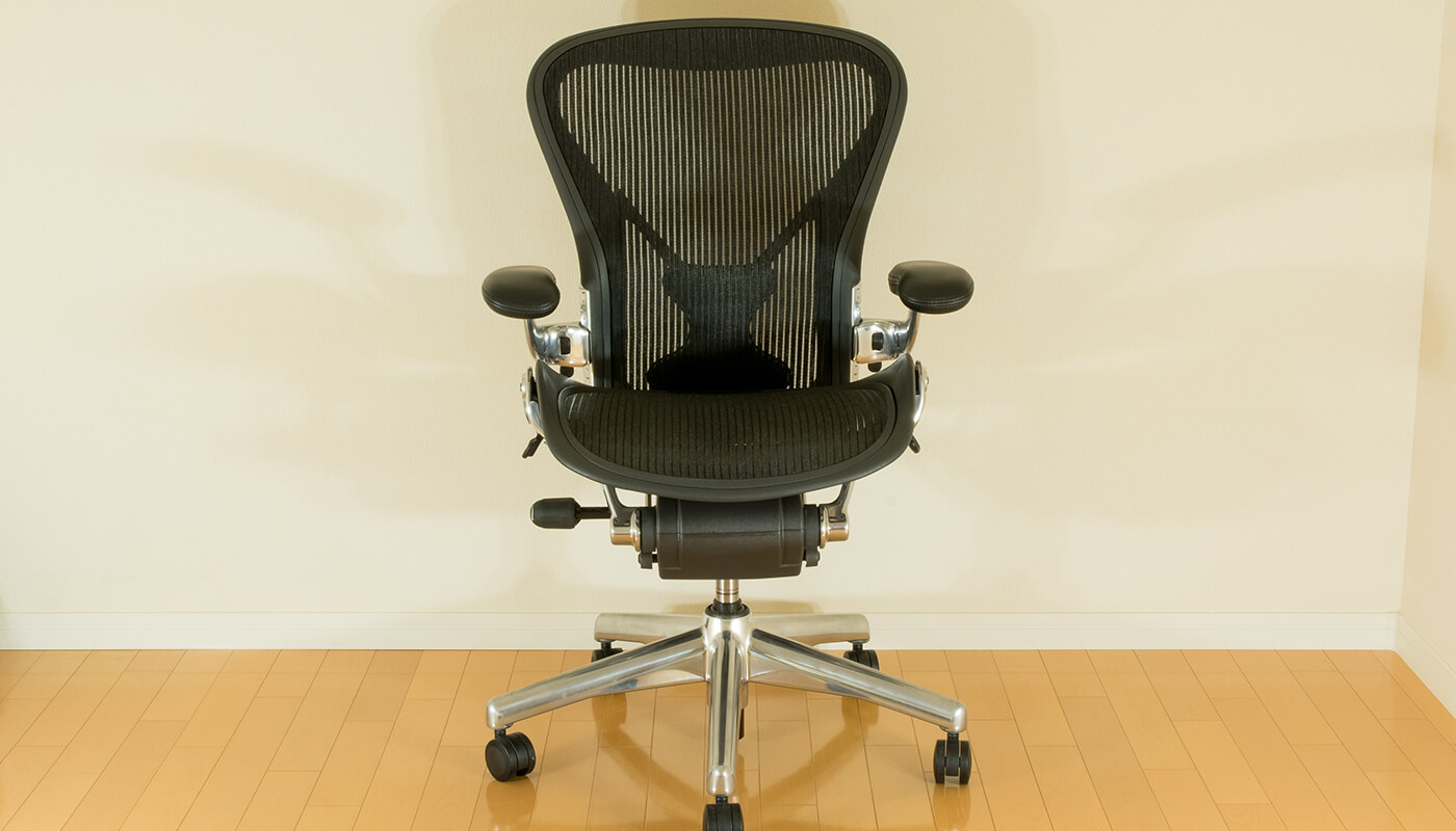 オフィスチェアの最高峰『アーロンチェア』 COFO Chair Premium ホワイト レビュー | オフィスチェアの最高峰